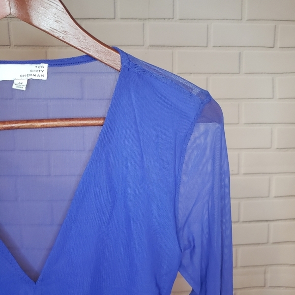 NWT Mesh Solid Print Ruched V-Neck‎ Top - Picture 9 of 9